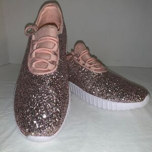 Pink tone glitter shoes. new without tags. Size 8.5